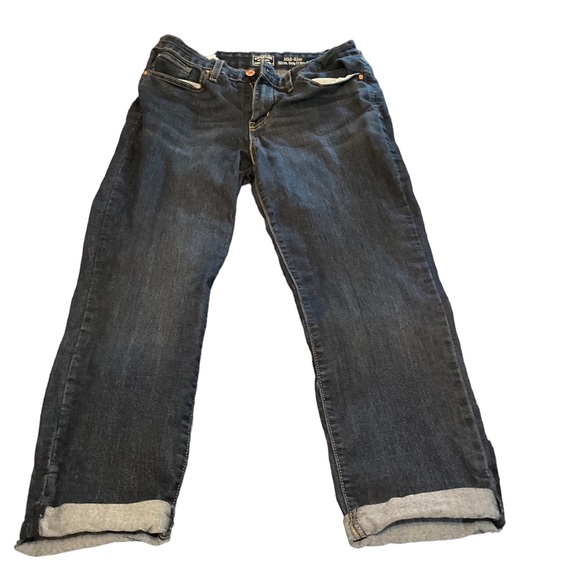 Size 10 Women’s Signature by Levi Cuffed Dark Wash Denim Capris - Picture 1 of 3